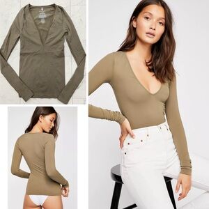 FREE PEOPLE SOLID DEEP V TOP NWOT XS/S ARMY GREEN COLOR